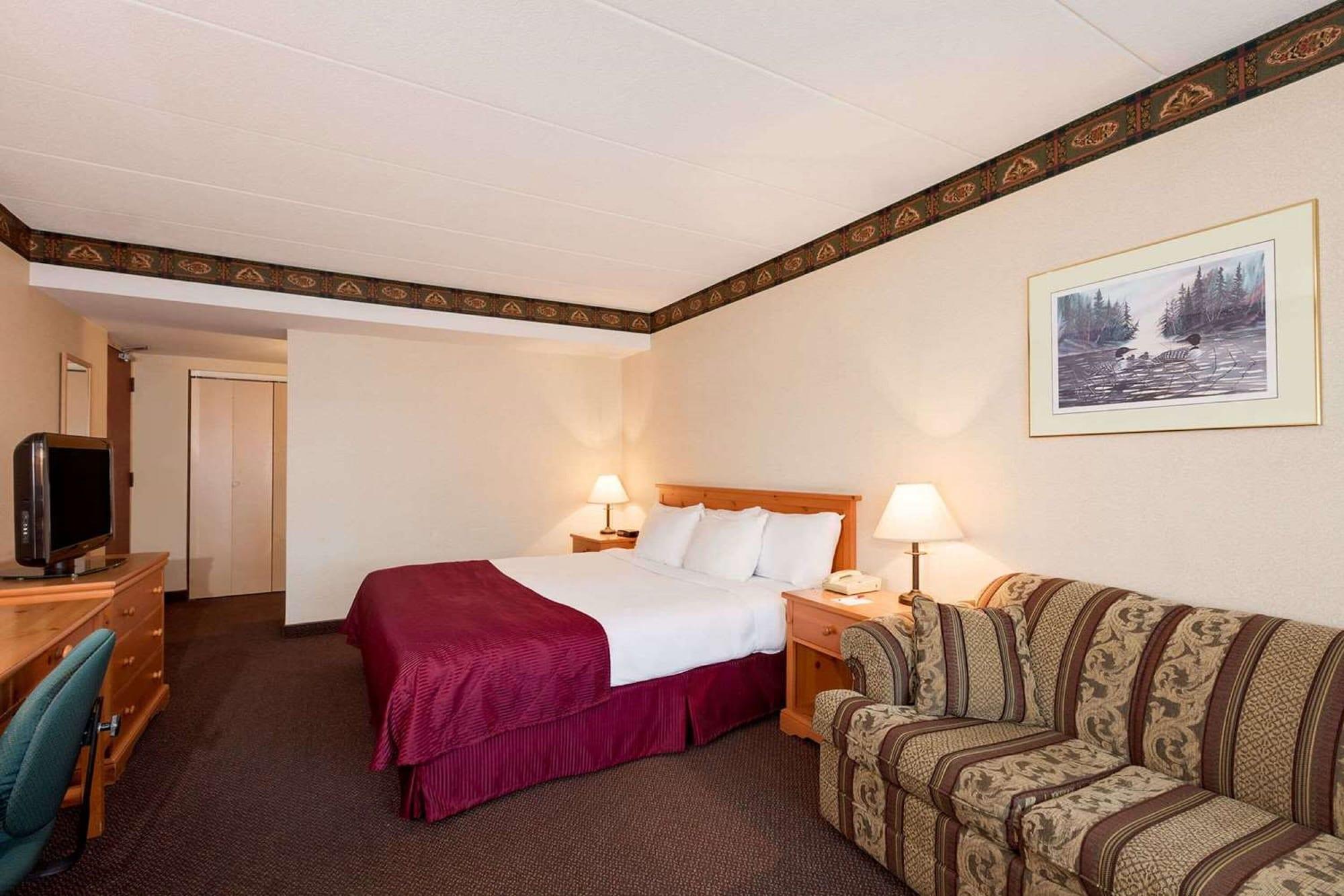 Ramada By Wyndham Pinewood Park Resort North Bay Zewnętrze zdjęcie