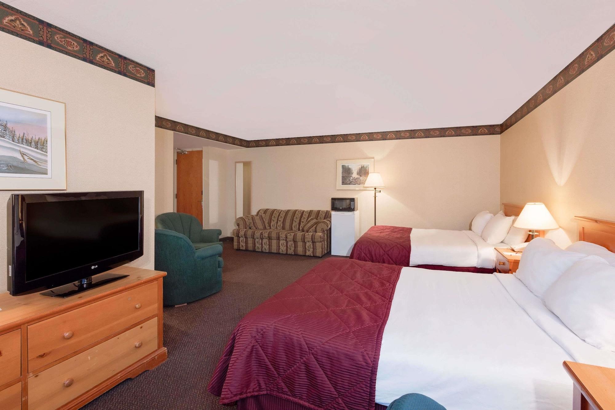 Ramada By Wyndham Pinewood Park Resort North Bay Zewnętrze zdjęcie