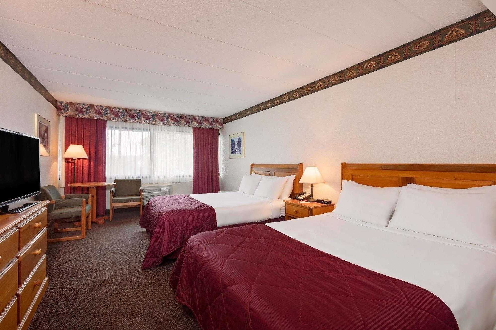 Ramada By Wyndham Pinewood Park Resort North Bay Zewnętrze zdjęcie