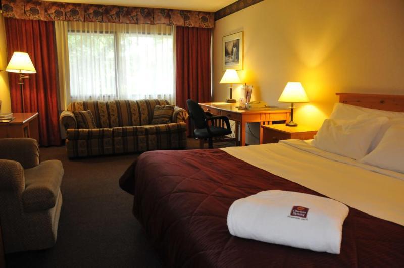 Ramada By Wyndham Pinewood Park Resort North Bay Zewnętrze zdjęcie