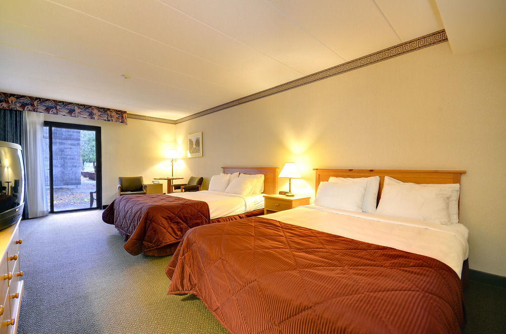 Ramada By Wyndham Pinewood Park Resort North Bay Zewnętrze zdjęcie