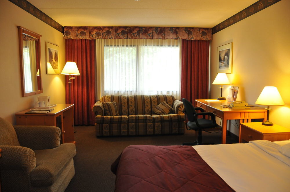 Ramada By Wyndham Pinewood Park Resort North Bay Zewnętrze zdjęcie
