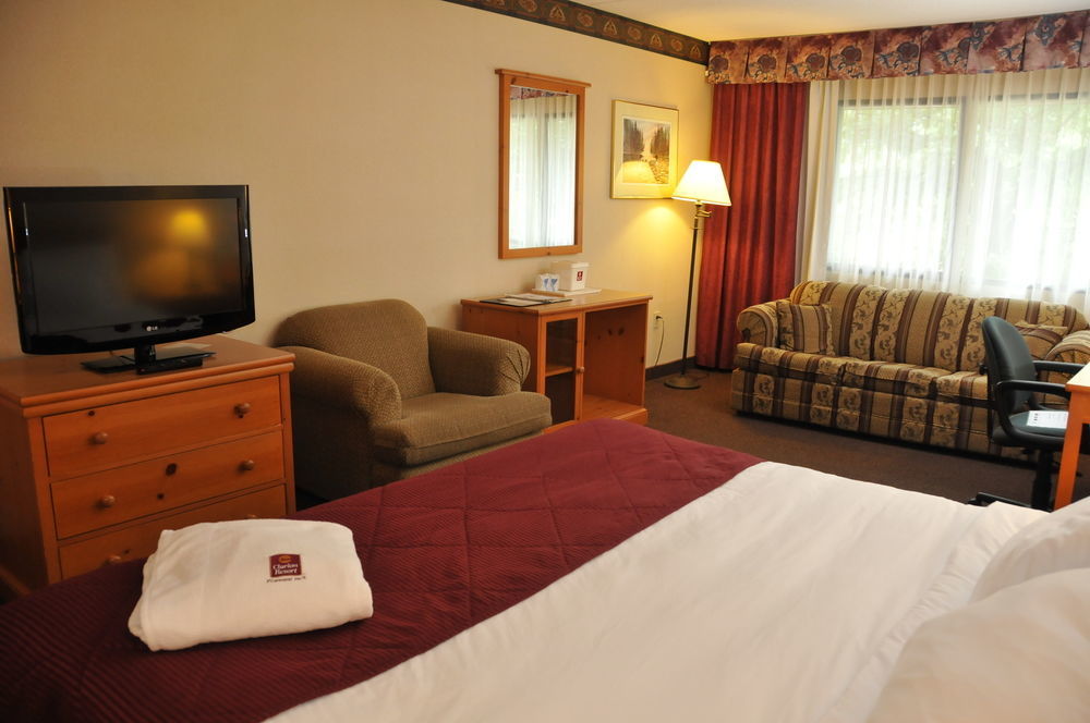 Ramada By Wyndham Pinewood Park Resort North Bay Zewnętrze zdjęcie