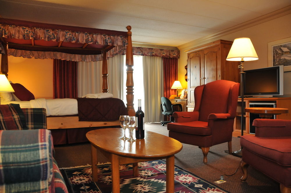 Ramada By Wyndham Pinewood Park Resort North Bay Zewnętrze zdjęcie