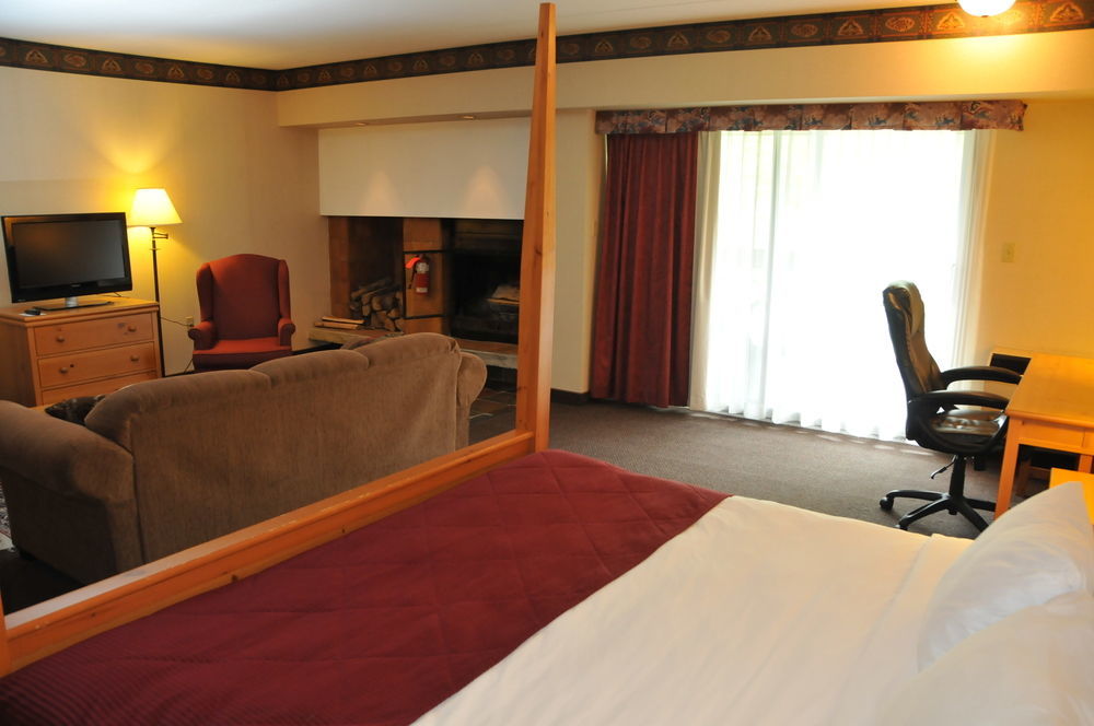 Ramada By Wyndham Pinewood Park Resort North Bay Zewnętrze zdjęcie