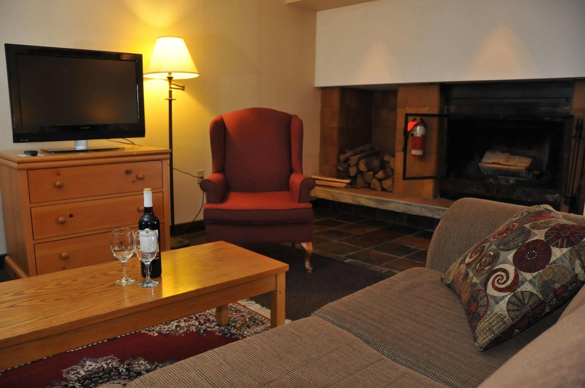 Ramada By Wyndham Pinewood Park Resort North Bay Zewnętrze zdjęcie